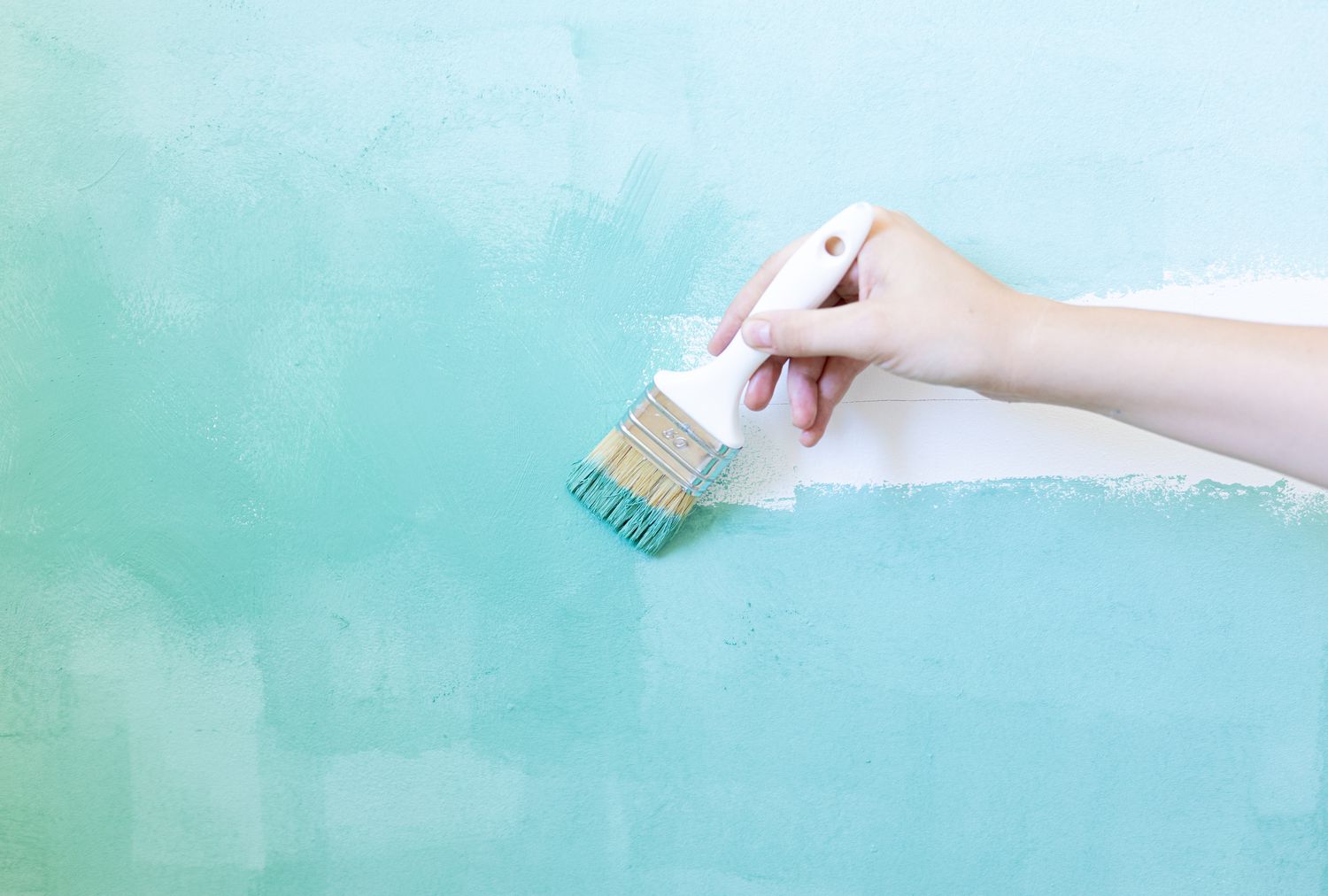 how-to-paint-an-ombre-wall-2504752-07-c0d54928ed91427bad5fa0fdb3d8eaf9